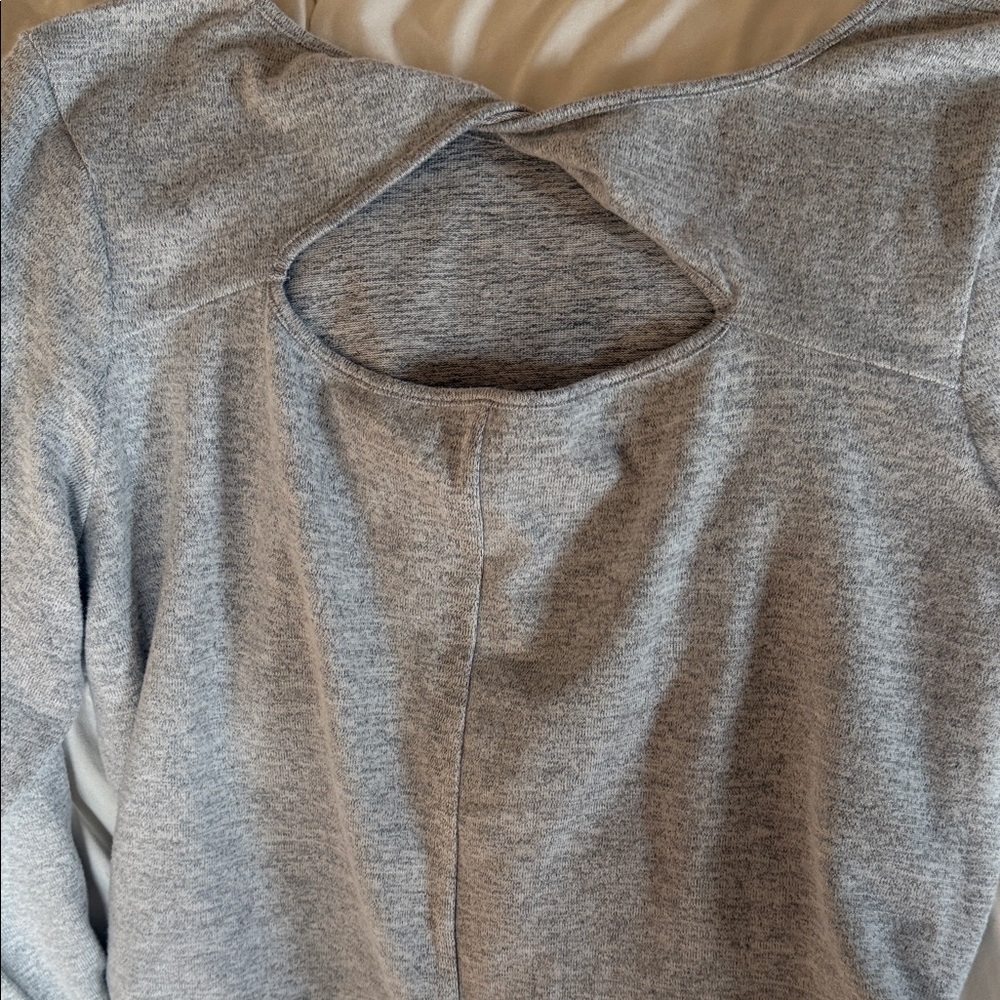 Absolutely Famous Heather Gray Ruched Long Sleeve Top - Picture 4 of 4